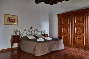 A bed or beds in a room at Rocca Di Castagnoli