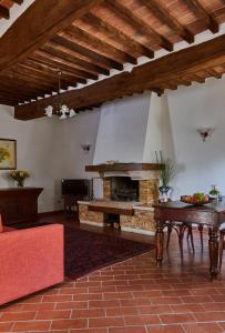 A seating area at Rocca Di Castagnoli