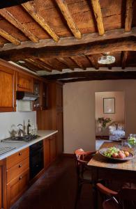 A kitchen or kitchenette at Rocca Di Castagnoli