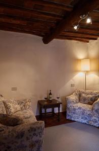 A seating area at Rocca Di Castagnoli