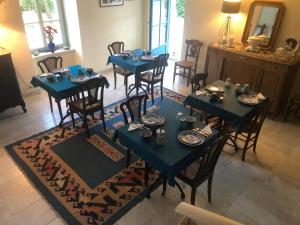 a dining room with blue tables and chairs at Le clos de Lisa in Clohars-Carnoët