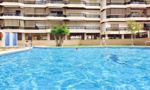 Bazén v ubytování 2 Bedroom Apartment Jardines Canarios Los Cristianos Tenerife nebo v jeho okolí