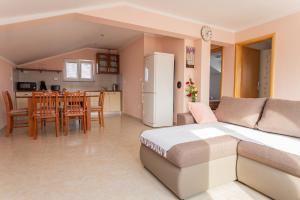 a bedroom with a bed and a kitchen with a table at Villa Verbena in Mala Čista