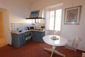 Kuchyňa alebo kuchynka v ubytovaní Art Atelier San Pietro
