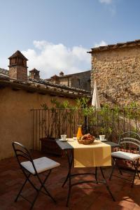 A balcony or terrace at Rocca Di Castagnoli