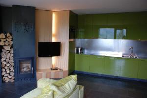 A kitchen or kitchenette at Apartamenty Malinka