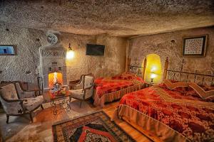 Postel nebo postele na pokoji v ubytování Traveller's Cave Hotel