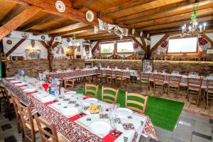 Εστιατόριο ή άλλο μέρος για φαγητό στο Pensiunea Curtea lui Toader