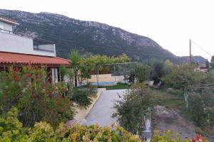 Gallery image of Apartment with private pool for rent in Tzanata Kefalonia in Dhimisianáta
