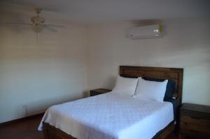 a bedroom with a bed and a ceiling fan at Finca Jorsan in Ensenada