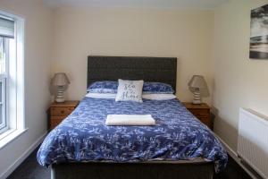 A bed or beds in a room at Sutton Staithe Hotel