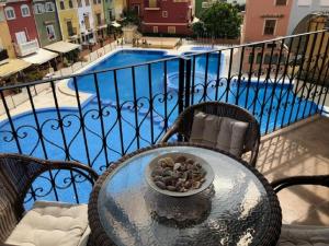 Valencia, ideally located 3bed-2bath apart.Few mints walk ...