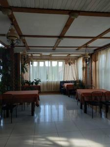 Restoran või mõni muu söögikoht majutusasutuses Hotel Restaurant Complex Boyarskiy Dvor