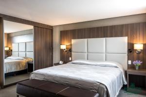 Cama ou camas em um quarto em Bourbon Dom Ricardo Aeroporto Curitiba Business Hotel