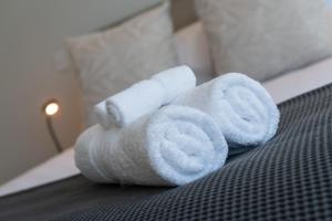Ένα ή περισσότερα κρεβάτια σε δωμάτιο στο Oceanside Haven Resort with Luxury Sea Views