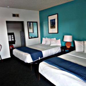 Postel nebo postele na pokoji v ubytování Desert Hills Motel