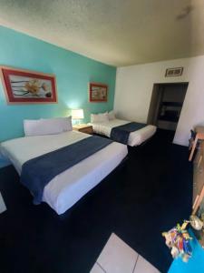 Postel nebo postele na pokoji v ubytování Desert Hills Motel