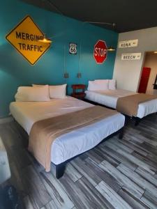 A bed or beds in a room at Desert Hills Motel