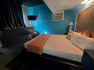 Postel nebo postele na pokoji v ubytování Desert Hills Motel