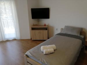 Postel nebo postele na pokoji v ubytování Apartmani & SPA Matin Breg