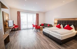 A bed or beds in a room at Hotel Wilder Mann
