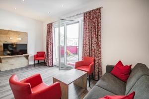 A television and/or entertainment centre at Hotel Wilder Mann Még 37 kép