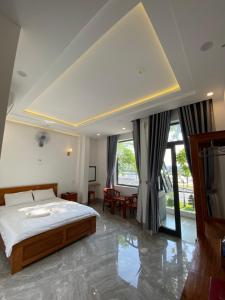 Gallery image of Queen Hotel in Tuy Hoa