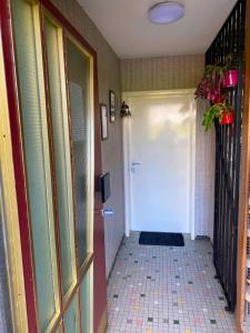 a hallway with a white door and a tile floor at Ferienwohnungen / Ferienhaus Dillingen an der Donau in Dillingen an der Donau