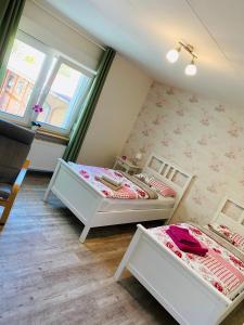 a room with two beds and a chair at Fewo Ramin in Felchow