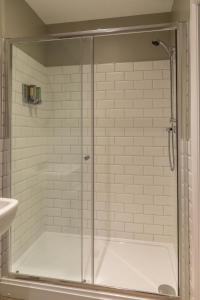 A bathroom at The Station Inn Whitby 