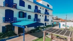 a tennis court in front of a building at Hotel Mar Navegantes in Pinhal