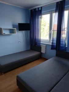 Łóżko lub łóżka w pokoju w obiekcie Familia