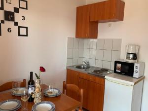 Kuchyň nebo kuchyňský kout v ubytování Apartments Julija + 23 fotografií