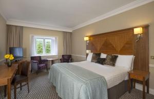 A bed or beds in a room at Quorn Country Hotel 