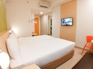 Postel nebo postele na pokoji v ubytování Zest Parang Raja Solo by Swiss-Belhotel International