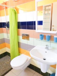 a bathroom with a toilet and a sink at Casa do Lado in Carrapateira