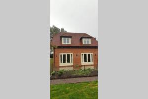 a house before and after being remodeled at Kiln Cottage in Fareham