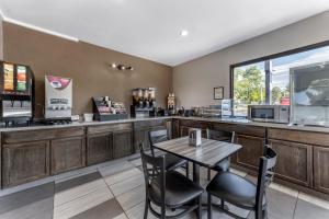 A kitchen or kitchenette at Econo Lodge