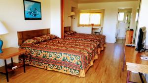 Postel nebo postele na pokoji v ubytování Winchester Bay Inn