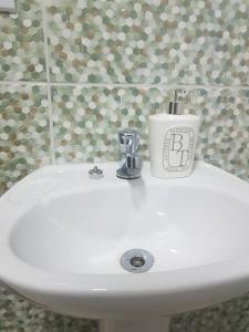 Vonios kambarys apgyvendinimo įstaigoje Carvalho de Paquetá