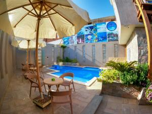 Πισίνα στο ή κοντά στο Blue Hole Studios