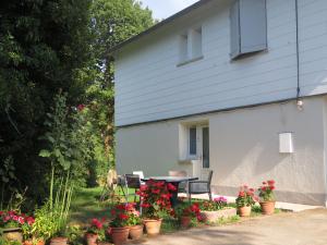 Zahrada ubytování CHAMBRE D'HOTES LES MENHIRS