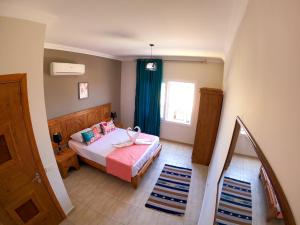 Ένα ή περισσότερα κρεβάτια σε δωμάτιο στο Blue Hole Studios +108 φωτογραφίες