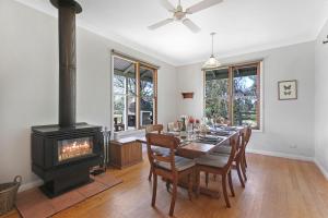 a dining room with a fireplace and a table with chairs at Country House Retreat in Nungurner