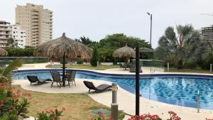 สระว่ายน้ำที่อยู่ใกล้ ๆ หรือใน Apartamento Santa Marta Bello Horizonte - Pozos Colorados