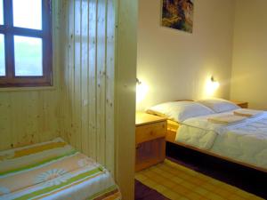 Postel nebo postele na pokoji v ubytování Wooden house Nela near Plitvice Lakes