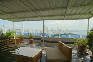 a rooftop patio with a view of the city at Apartamentos Bacanos in Cartagena de Indias