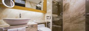 Jeongseon Intoraon Hotel的一间浴室