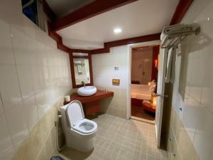 Et badeværelse på Niu Inn & Spa