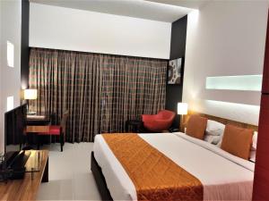 Säng eller sängar i ett rum på Hotel Satkar Residency